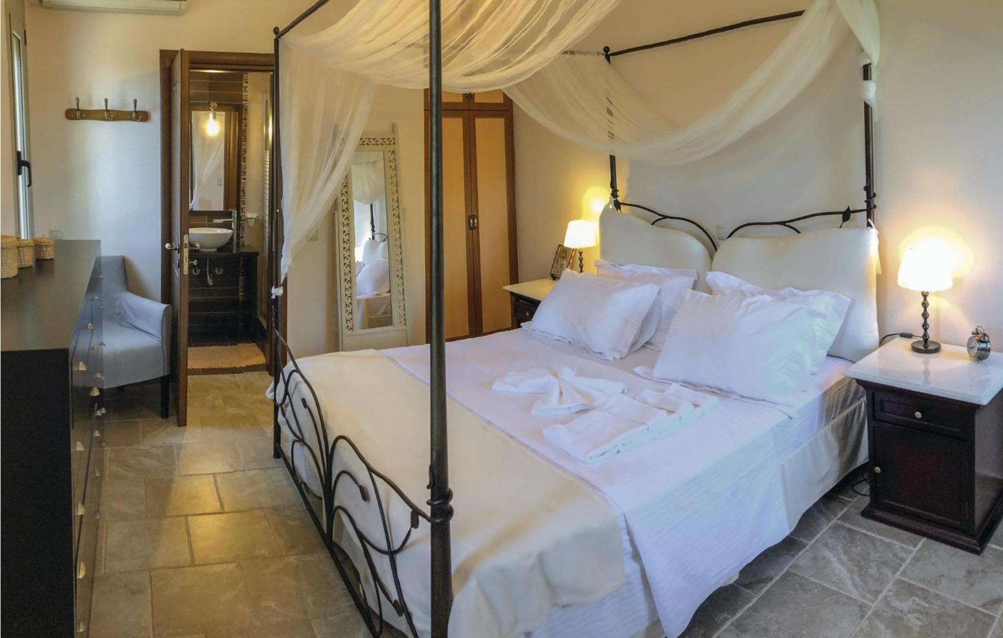 Amazing Home In Koroni With Wifi Luaran gambar