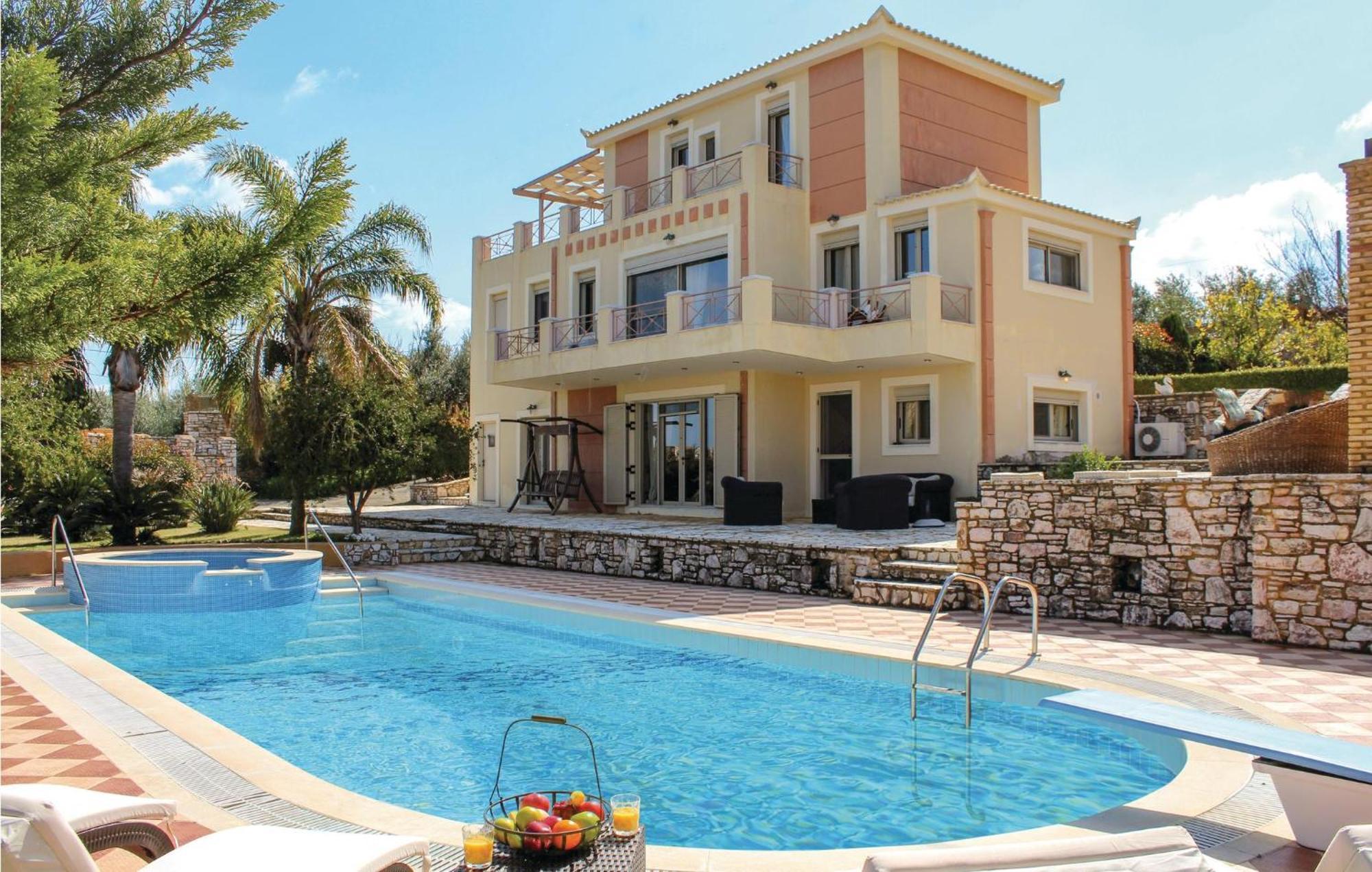 Amazing Home In Koroni With Wifi Luaran gambar