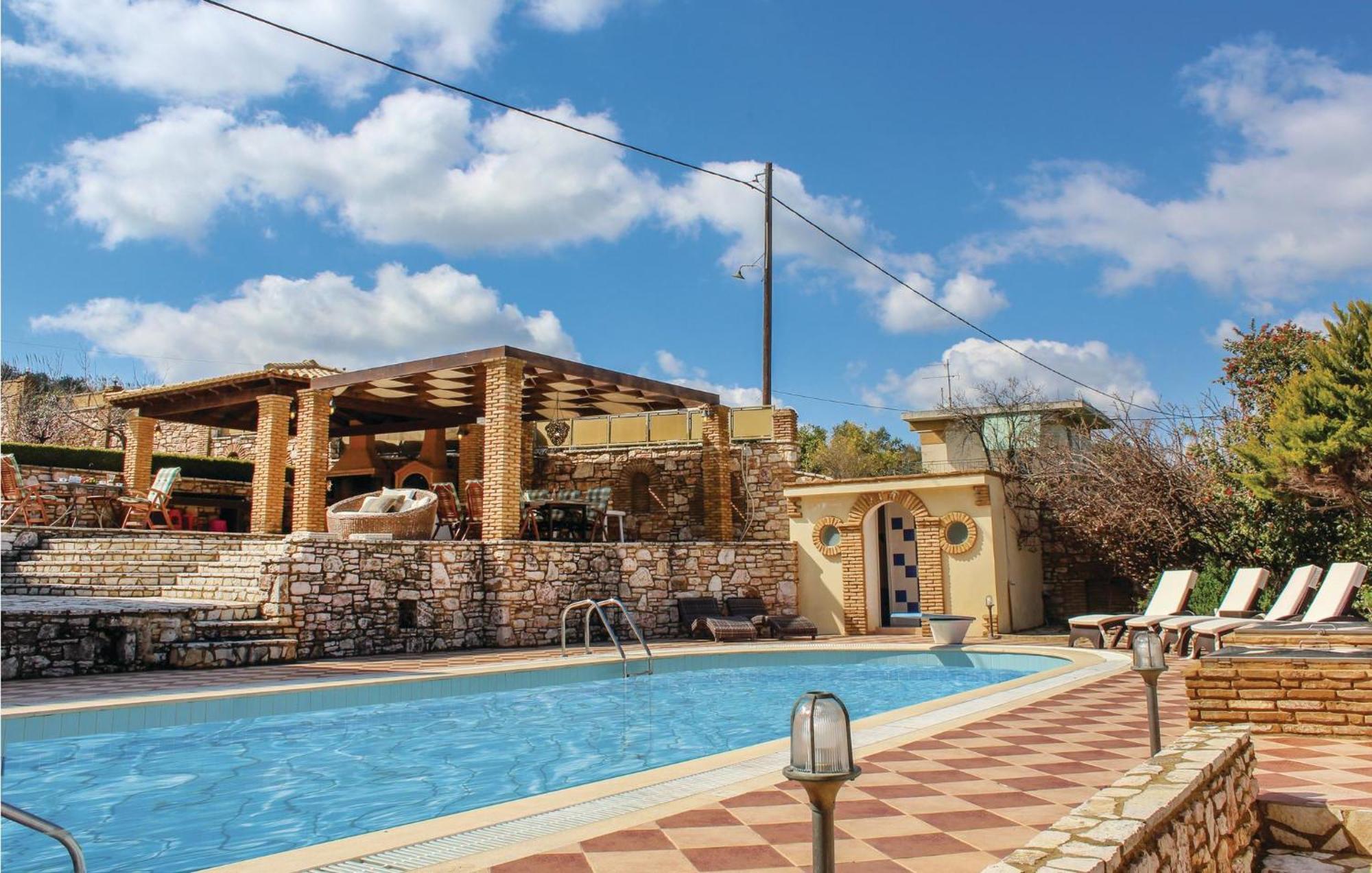 Amazing Home In Koroni With Wifi Luaran gambar