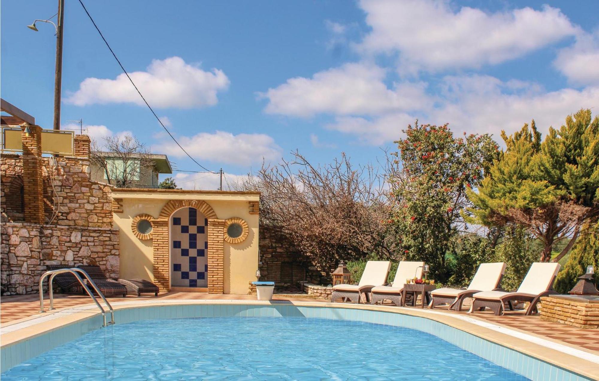 Amazing Home In Koroni With Wifi Luaran gambar
