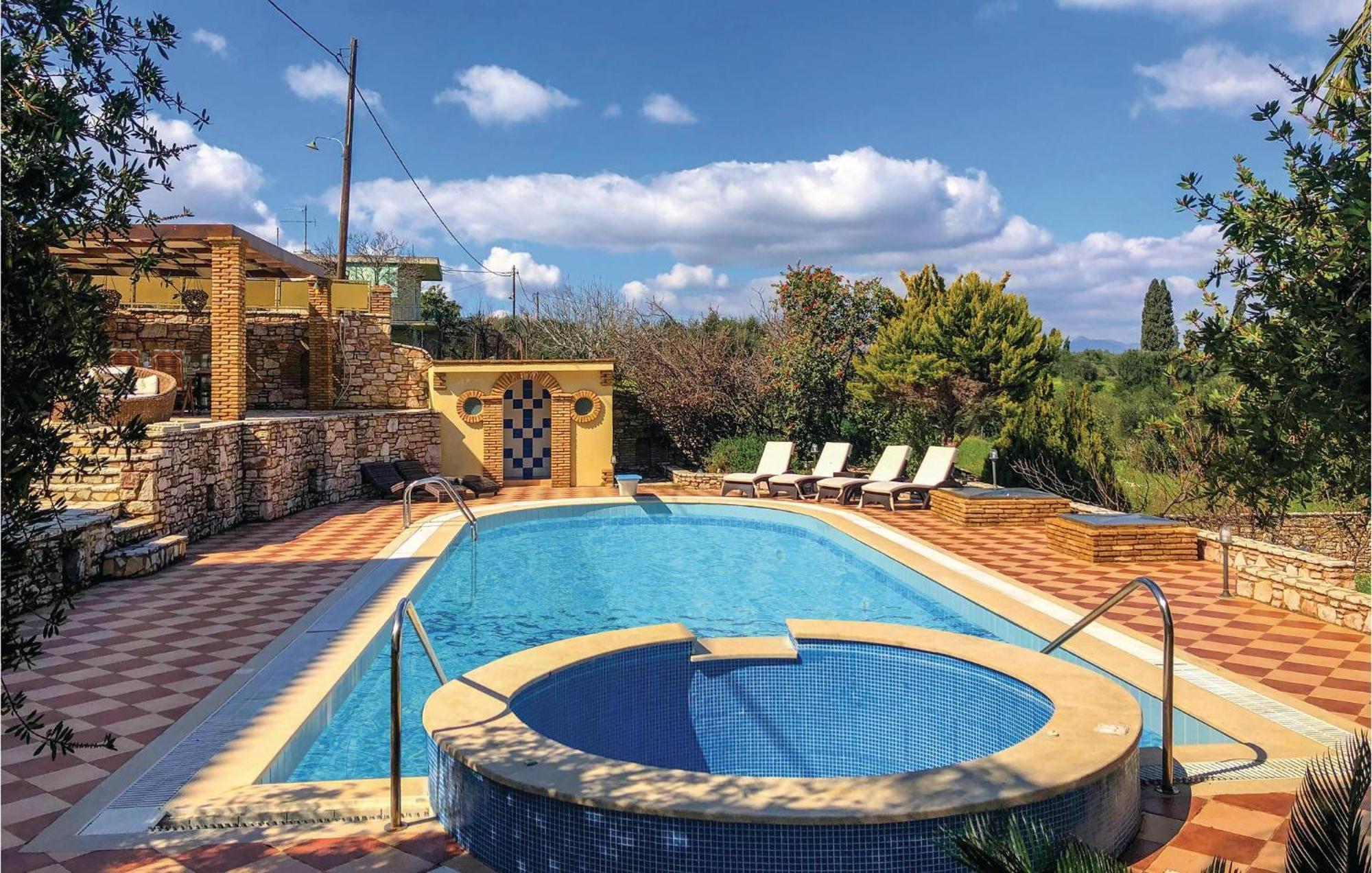 Amazing Home In Koroni With Wifi Luaran gambar