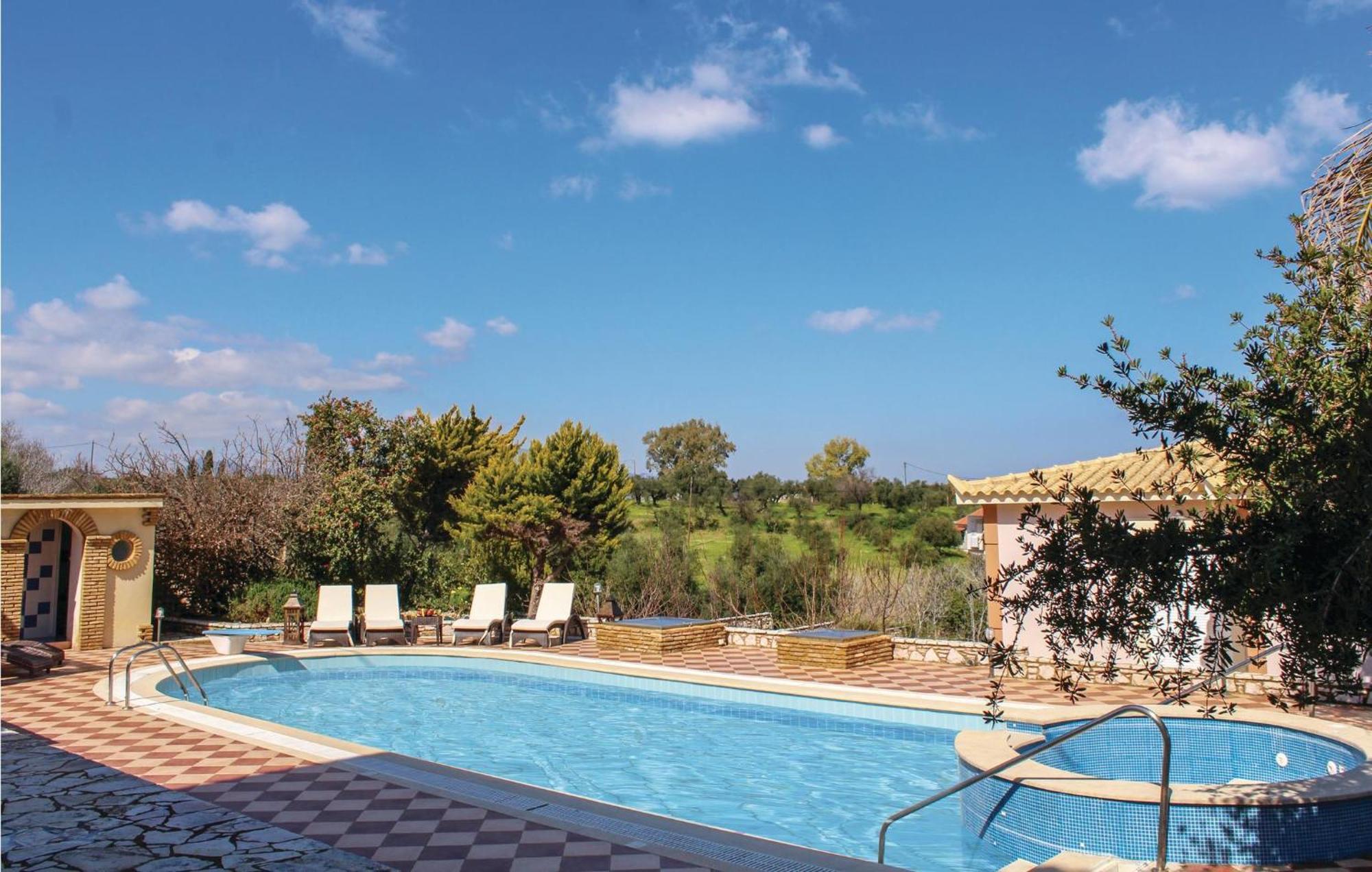 Amazing Home In Koroni With Wifi Luaran gambar